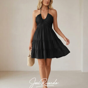 Vestido negro de primavera verano de seda y bambu con nudo único, fruncido, con frente arrugado y espalda descubierta.